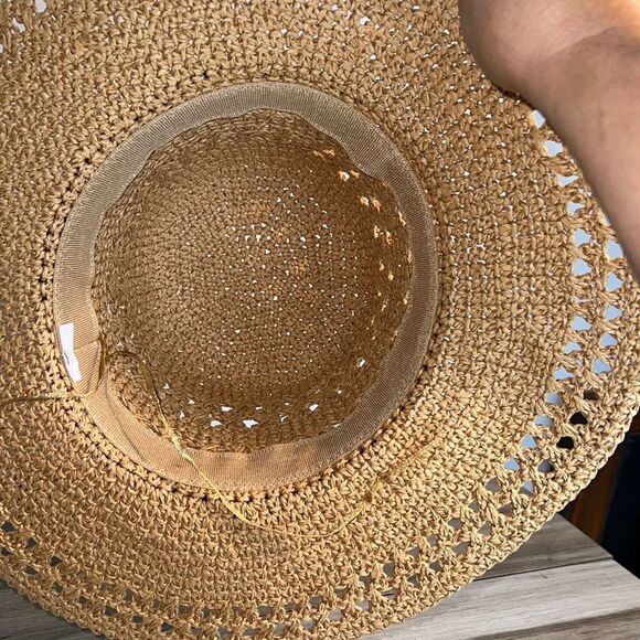 SunHat Woman’s One size fits most tan hat with  black hat band bead details - Picture 7 of 7